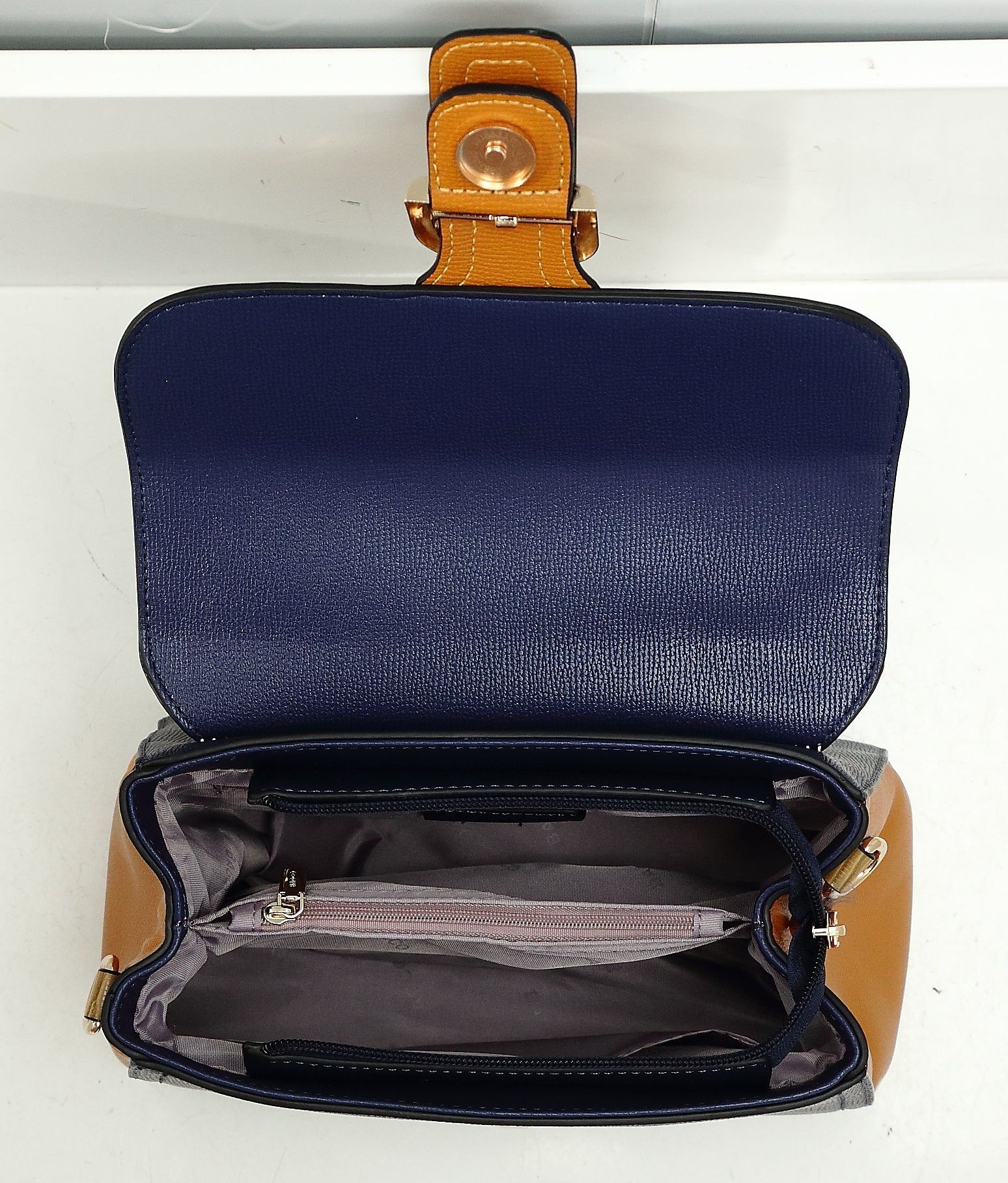 Medium Modern Leather Handbag - Black