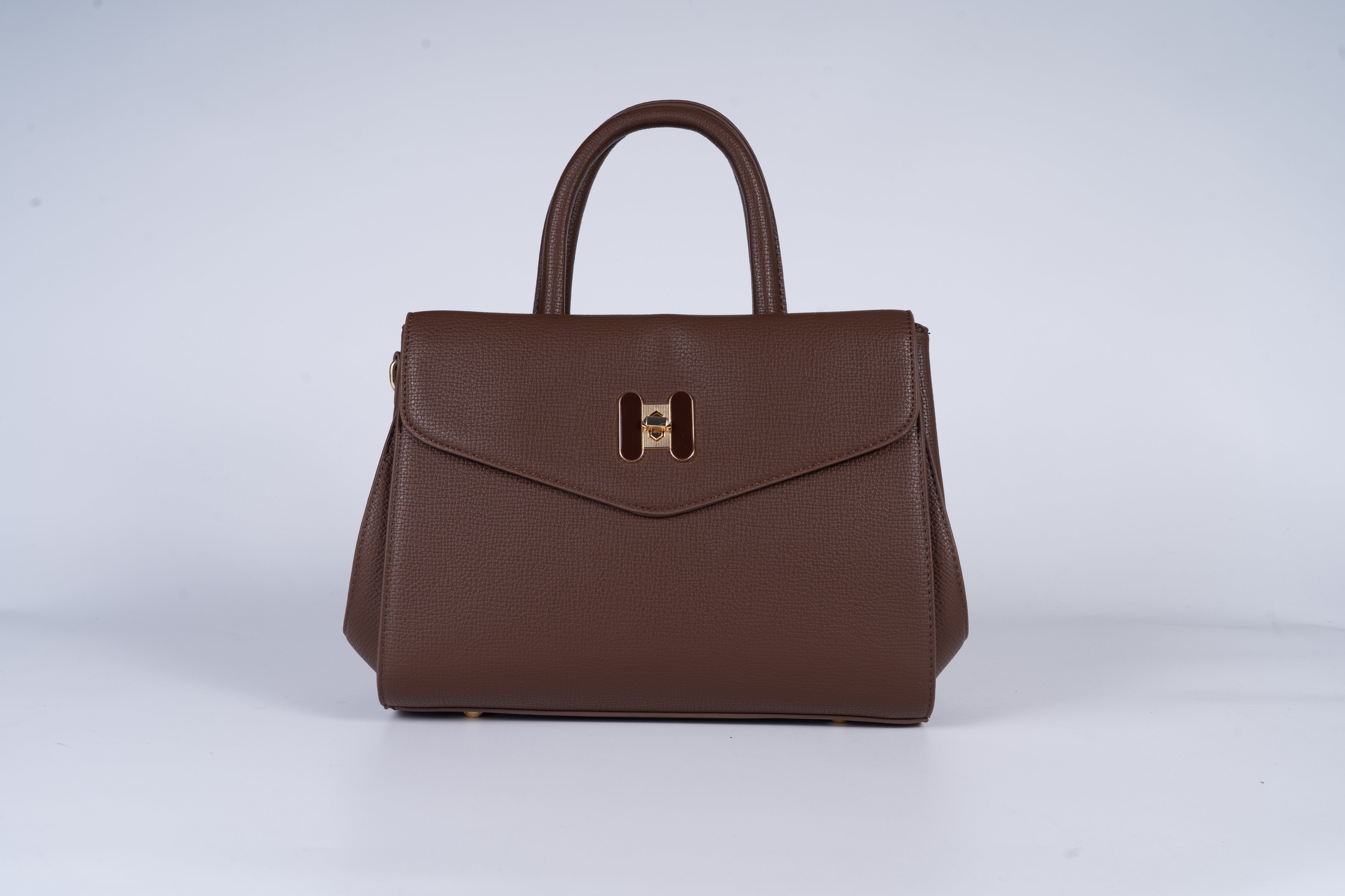 Set consisting of a medium-sized women's handbag with an extremely attractive and elegant design and a large Brown wallet