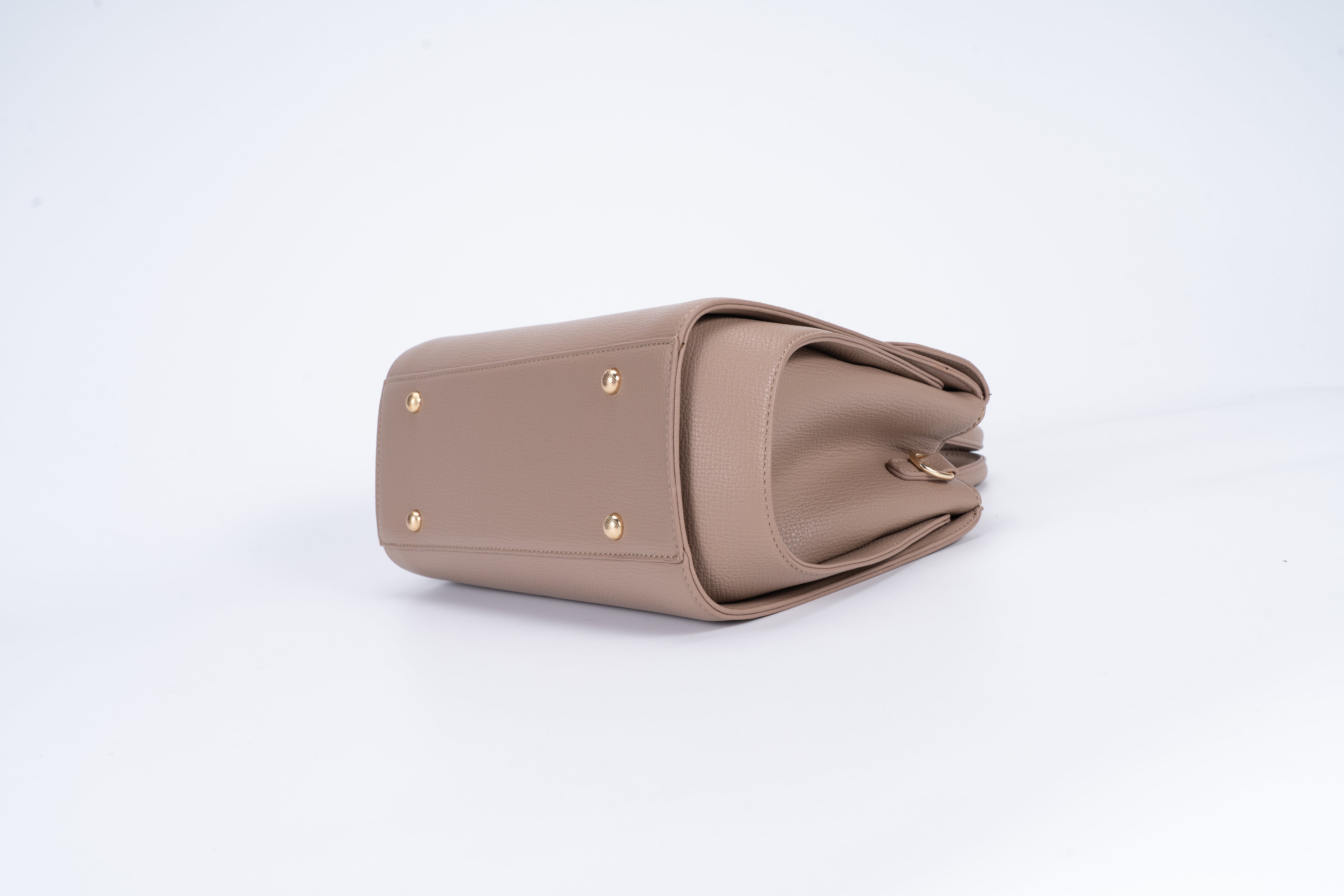 Set consisting of a medium-sized women's handbag with an extremely attractive and elegant design and a large Brown wallet