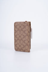 A stylish and elongated leather wallet - Black