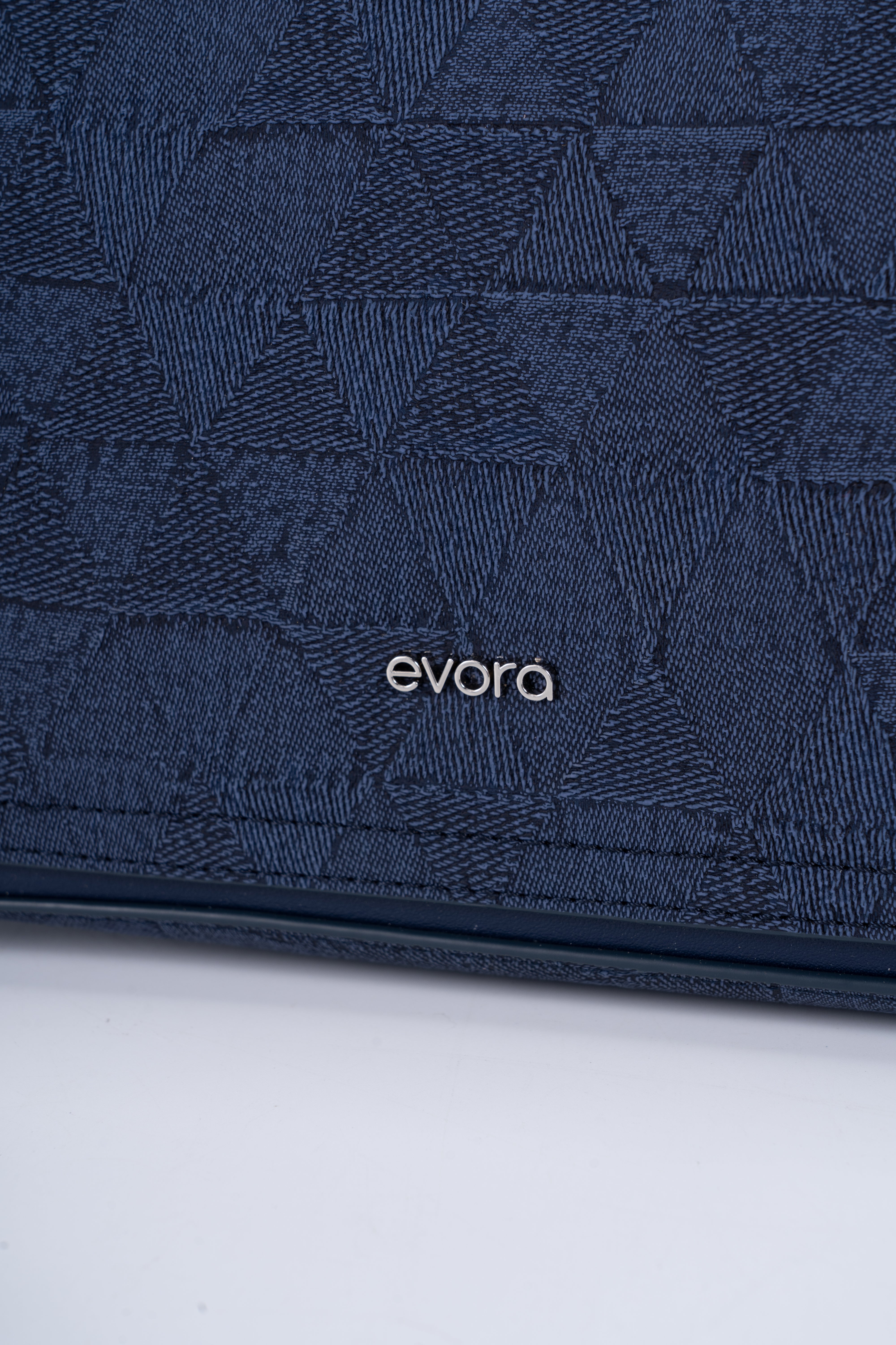 Elegant and practical black women's handbag that complements your look. Small with a sophisticated and simple design.