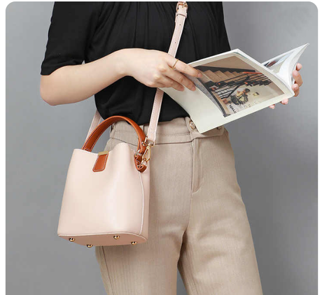 Medium Crossbody Leather Bag - Light Peach